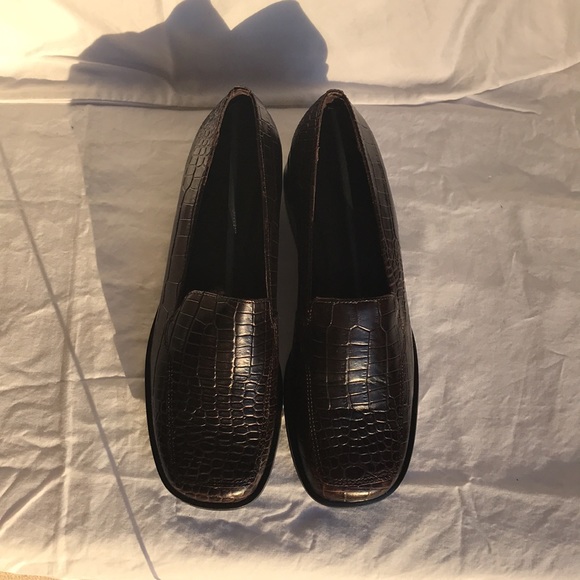 NEW Eddie Bauer Brown Crocodile Patterned Leather Loafer - Picture 11 of 14